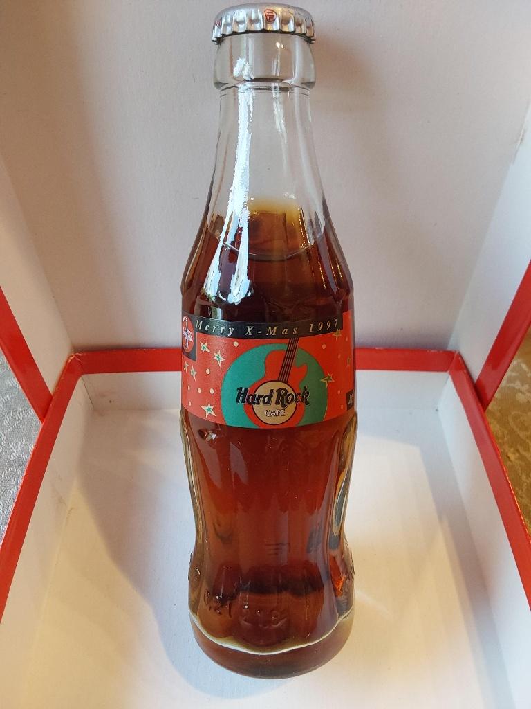 COCA COLA FLES HARD ROCK CAFE MERRY X-MAS 1997, Verzamelen, Ophalen of Verzenden, Nieuw, Gebruiksvoorwerp