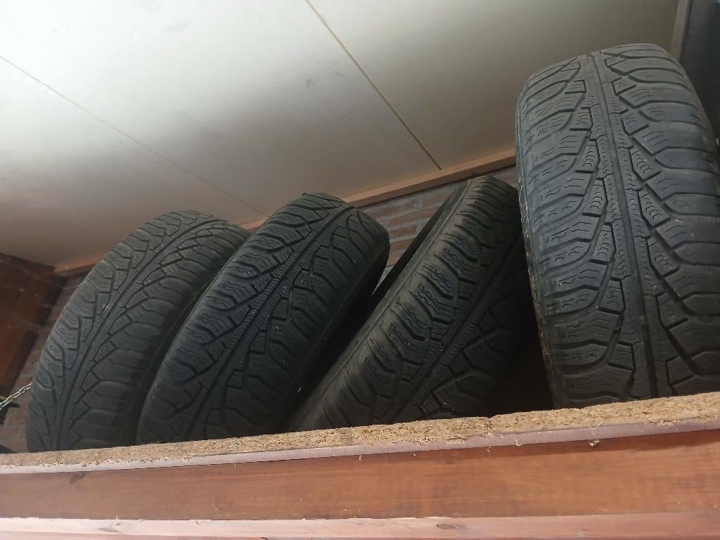4 wielen en winterbanden Skoda Octavia Golf.. 195 65 15, Auto-onderdelen, Banden en Velgen, Ophalen, 15 inch, Winterbanden, Band(en)