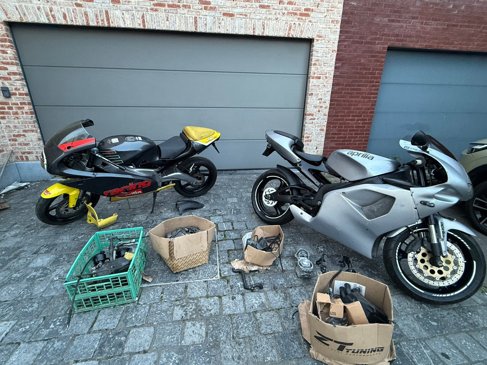 2 x Aprilia RS 125 cc pour l'aménagement ou les pièces, Enlèvement