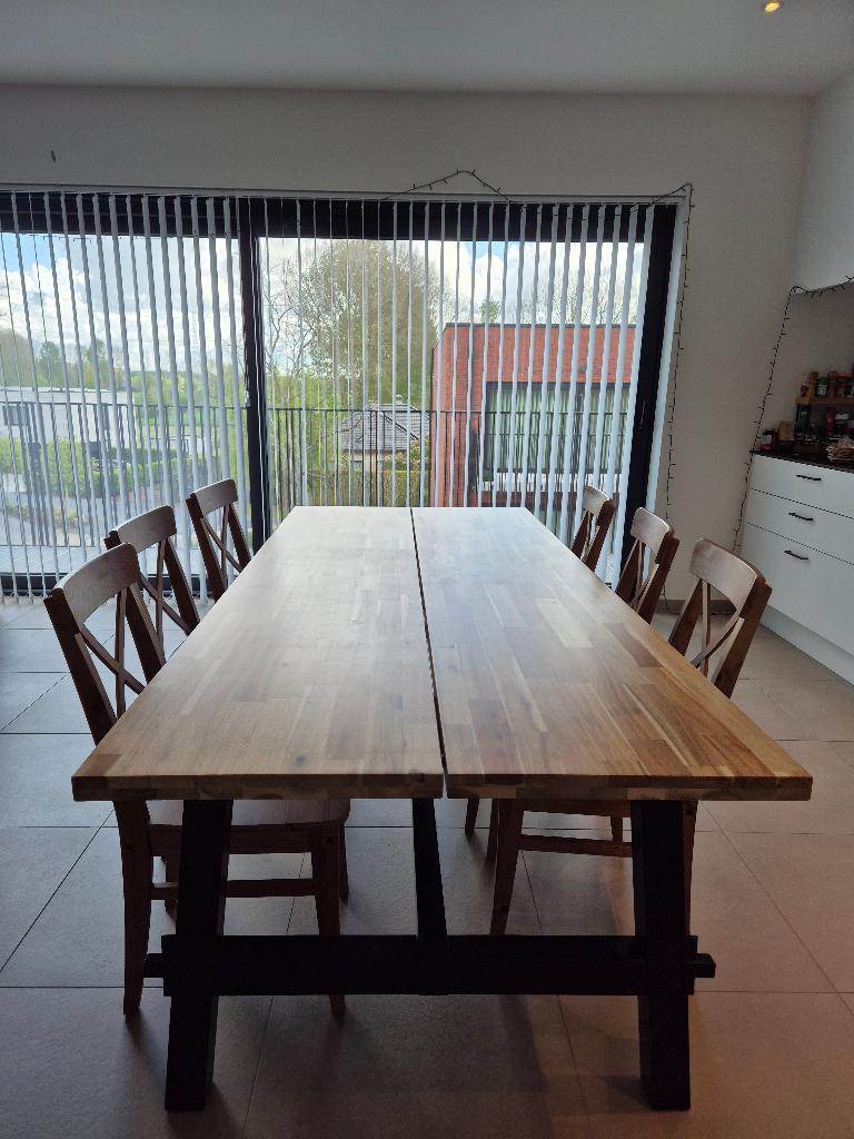 SKOGSTA Eettafel, acacia/zwart, 235x100 cm (nieuw €449), Maison & Meubles, Tables | Tables à manger, Comme neuf, Landelijk, Enlèvement