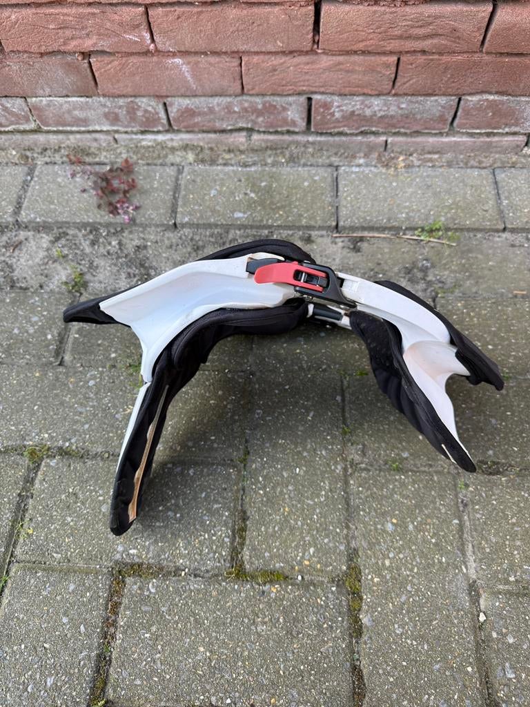 Neckbrace tekoop, Motoren, Ophalen