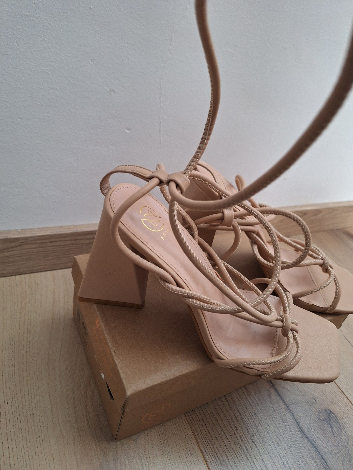 T40 zomerse sandalen met beige hak, Ophalen of Verzenden