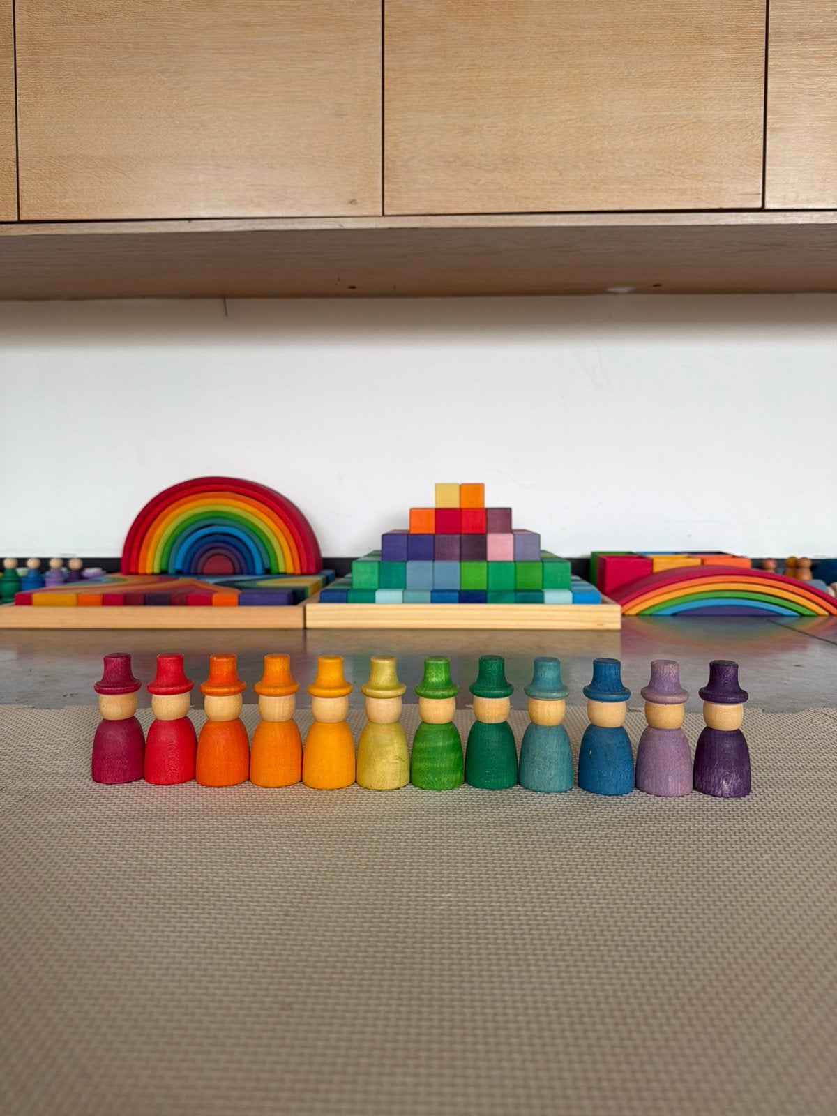 Grapat 12 amis arc-en-ciel avec chapeaux, Enfants & Bébés, Enlèvement ou Envoi, Utilisé