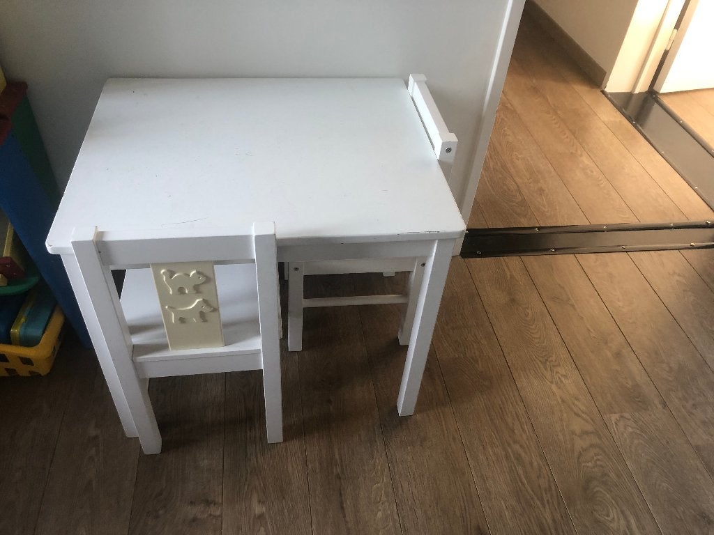 kindertafeltje met 2 stoeltjes, Ophalen, Gebruikt, Tafel(s) en Stoel(en)