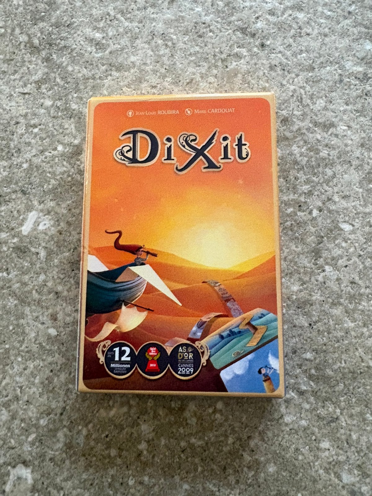 Dixit: demospel, Trois ou quatre joueurs, Enlèvement ou Envoi, Comme neuf
