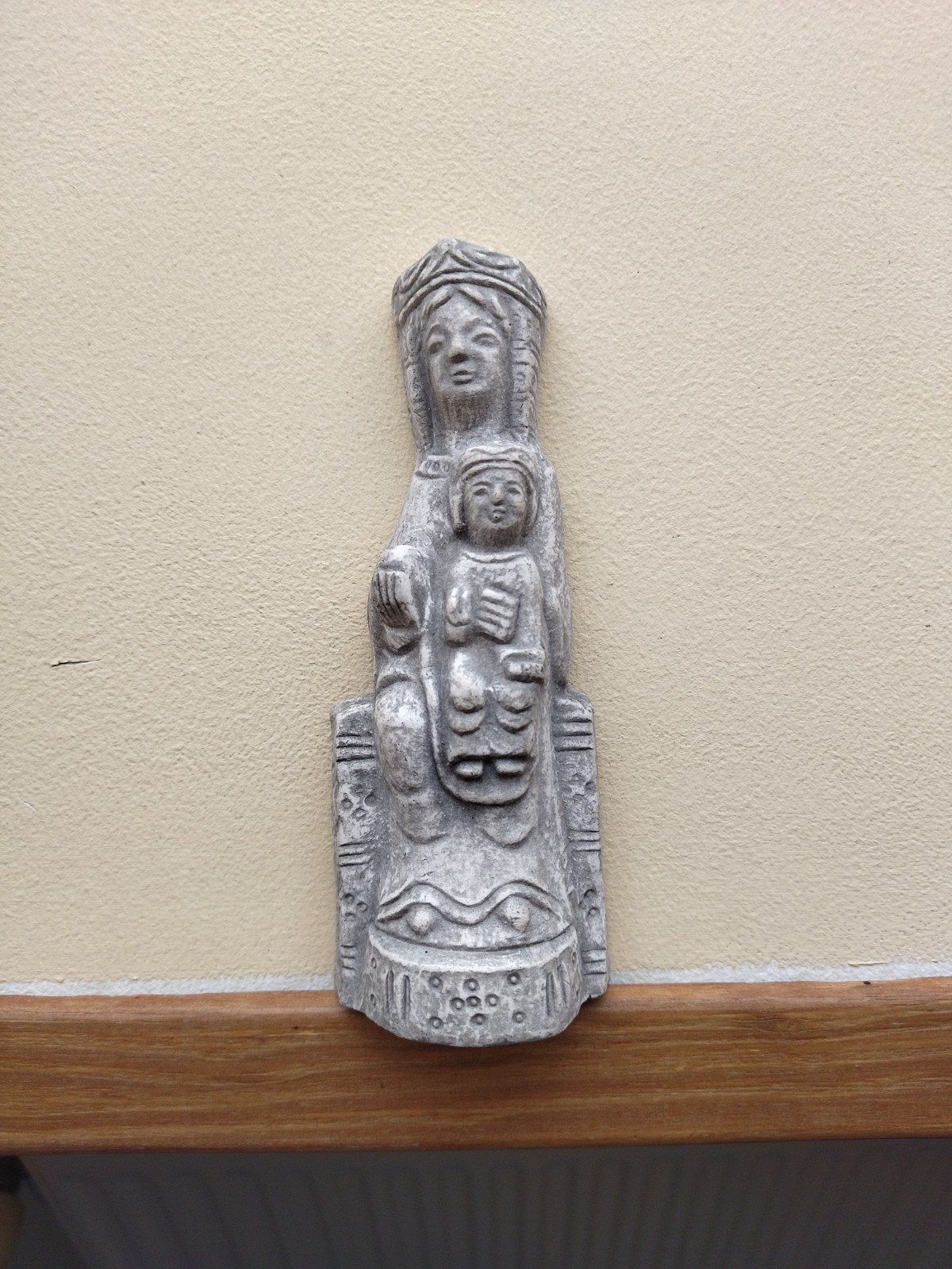 Statuette Vierge à l'Enfant style roman en pierre 14 cm, Enlèvement ou Envoi, Comme neuf, Autres types, Christianisme | Catholique