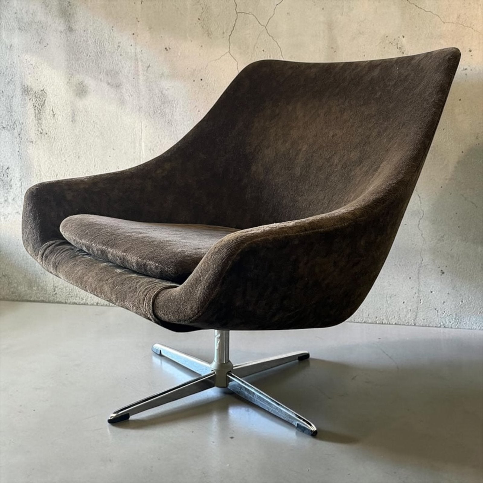 Vintage bruine lounge stoel / fauteuil / éénzit op stervoet, Huis en Inrichting, Ophalen of Verzenden, Gebruikt