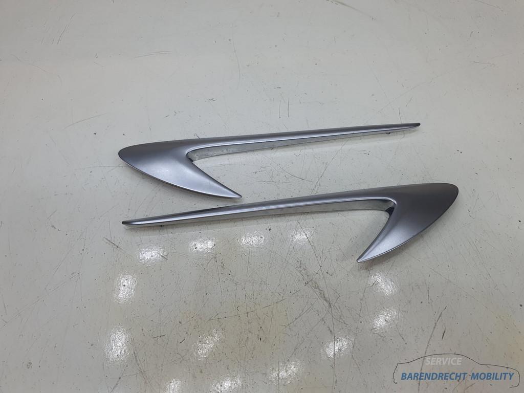 Sierstukken zijschermen Mercedes E Klasse W213 A2138804601 c, Gebruikt, Mercedes-Benz AG, Mercedes-Benz, Mercedesstrasse 120
70372  Stuttgart, DE