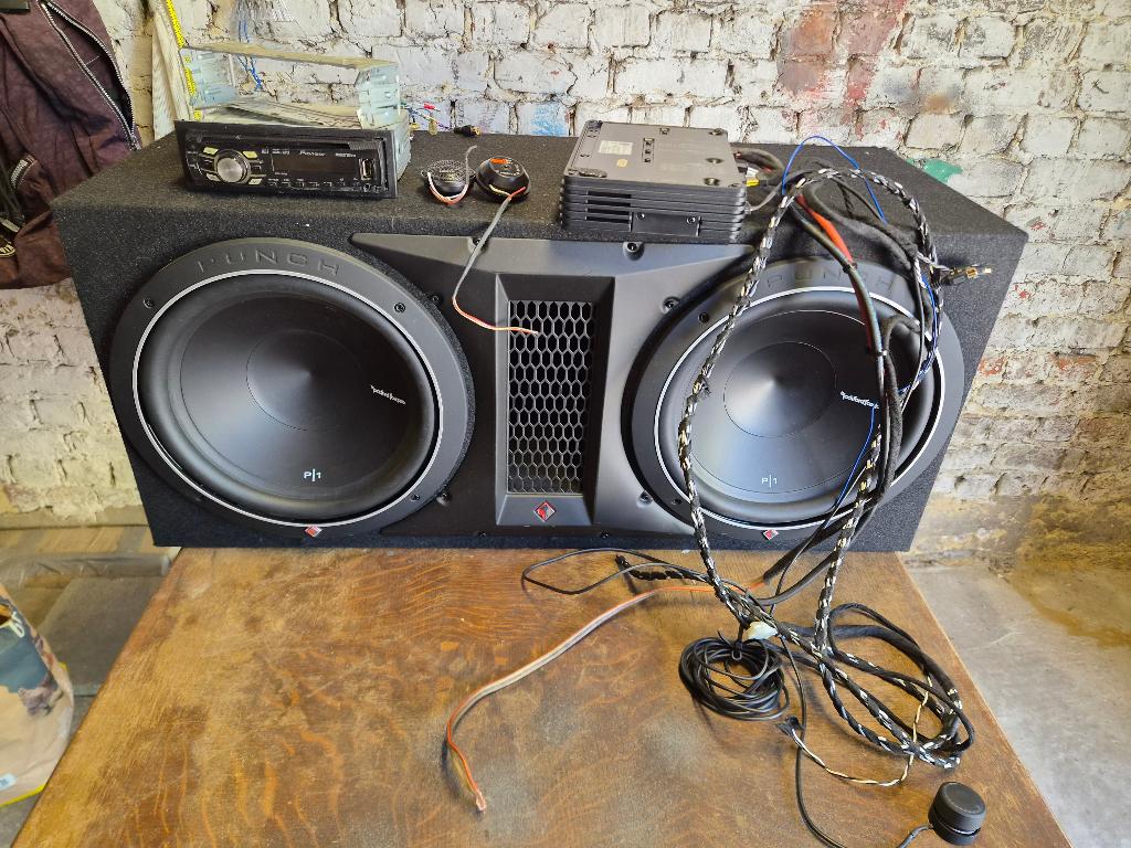 Subwoofer, versterker, radio, kleine boxen en alle kabels, Autos : Divers, Haut-parleurs voiture, Enlèvement