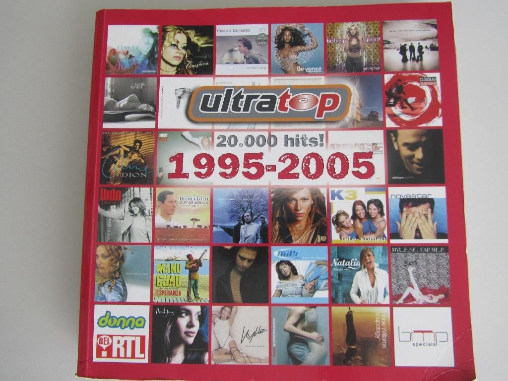 BOEK ULTRATOP 1995-2005 (20 000 visites) (612 pages), Livres, Musique, Enlèvement ou Envoi, Utilisé, Général