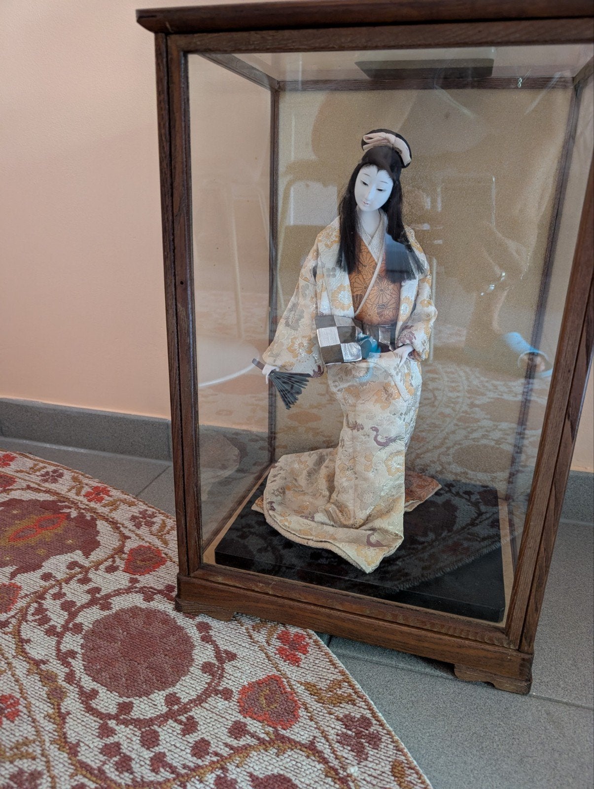 Japanse geisha pop in vitrinekast, Huis en Inrichting, Ophalen, Zo goed als nieuw