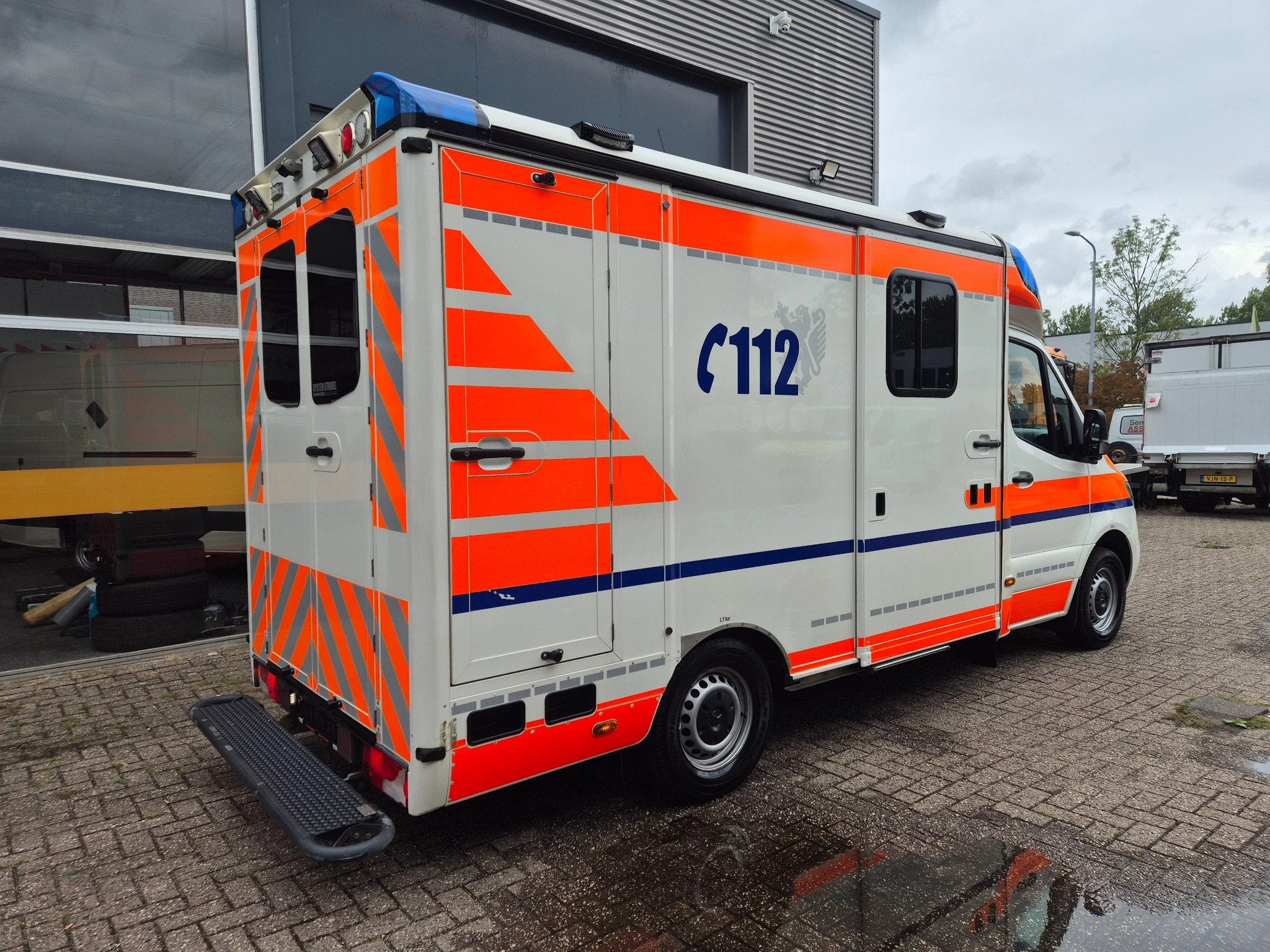 Mercedes-Benz Sprinter 419 CDI/ 3.0 V6/ Complete Ambulance w, Autos, Camionnettes & Utilitaires, Achat, 2987 cm³, Euro 6, Entreprise