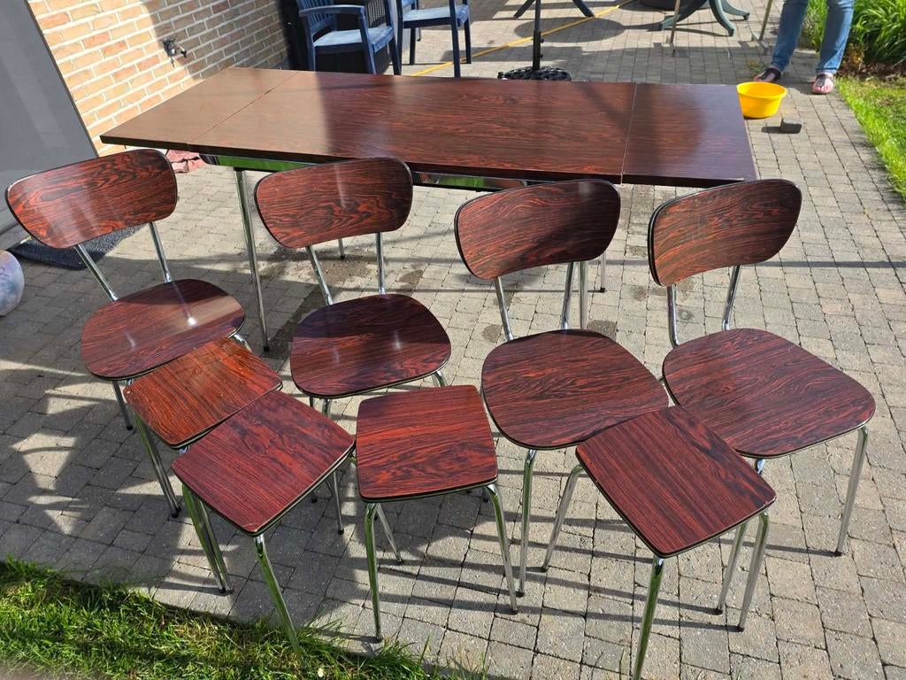 Superbe lot table chaises tabourets en formica années 70
