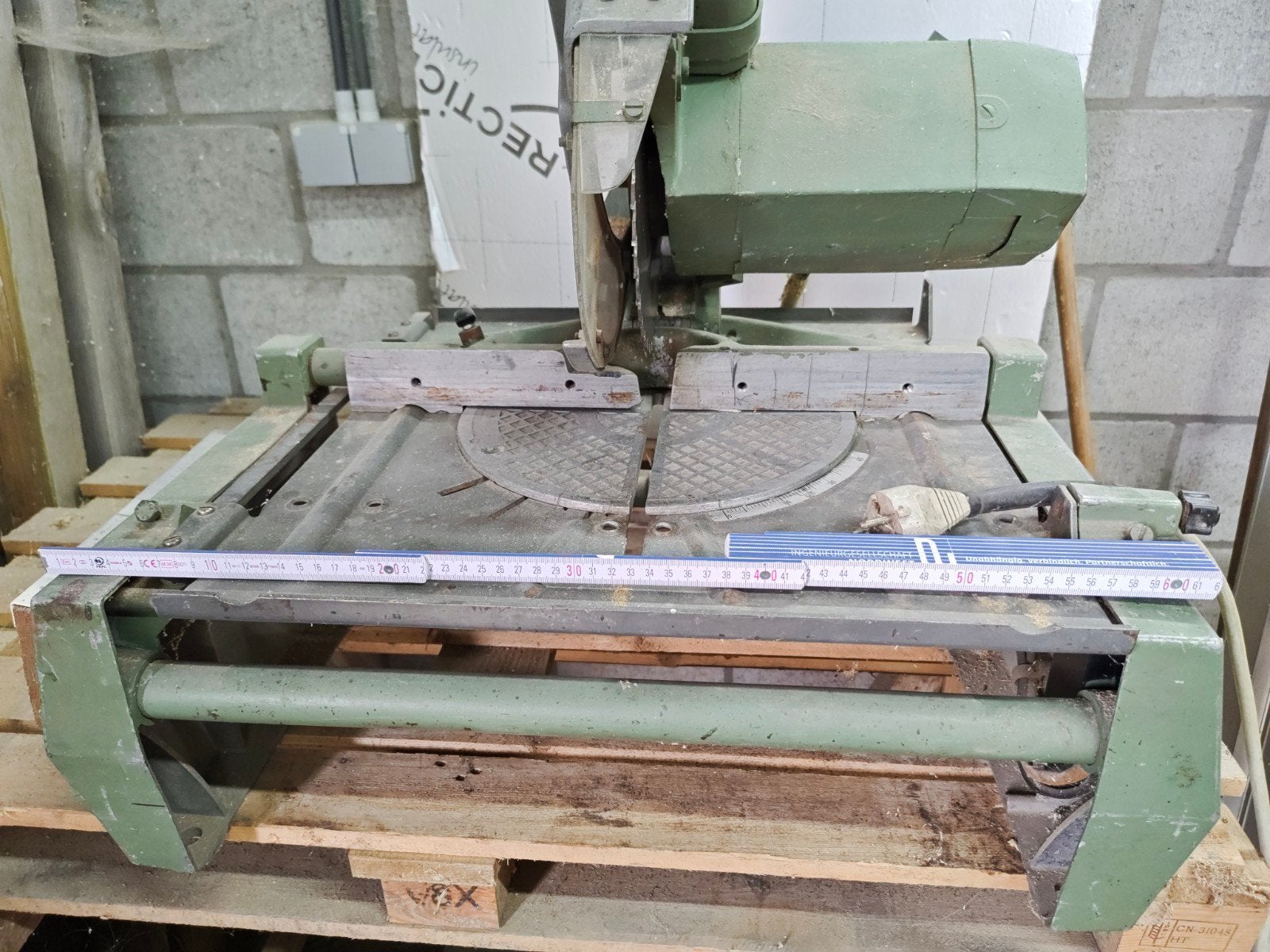 Verstekzaag alsook tafelzaag van elu, Doe-het-zelf en Bouw, Gereedschap | Zaagmachines, Ophalen