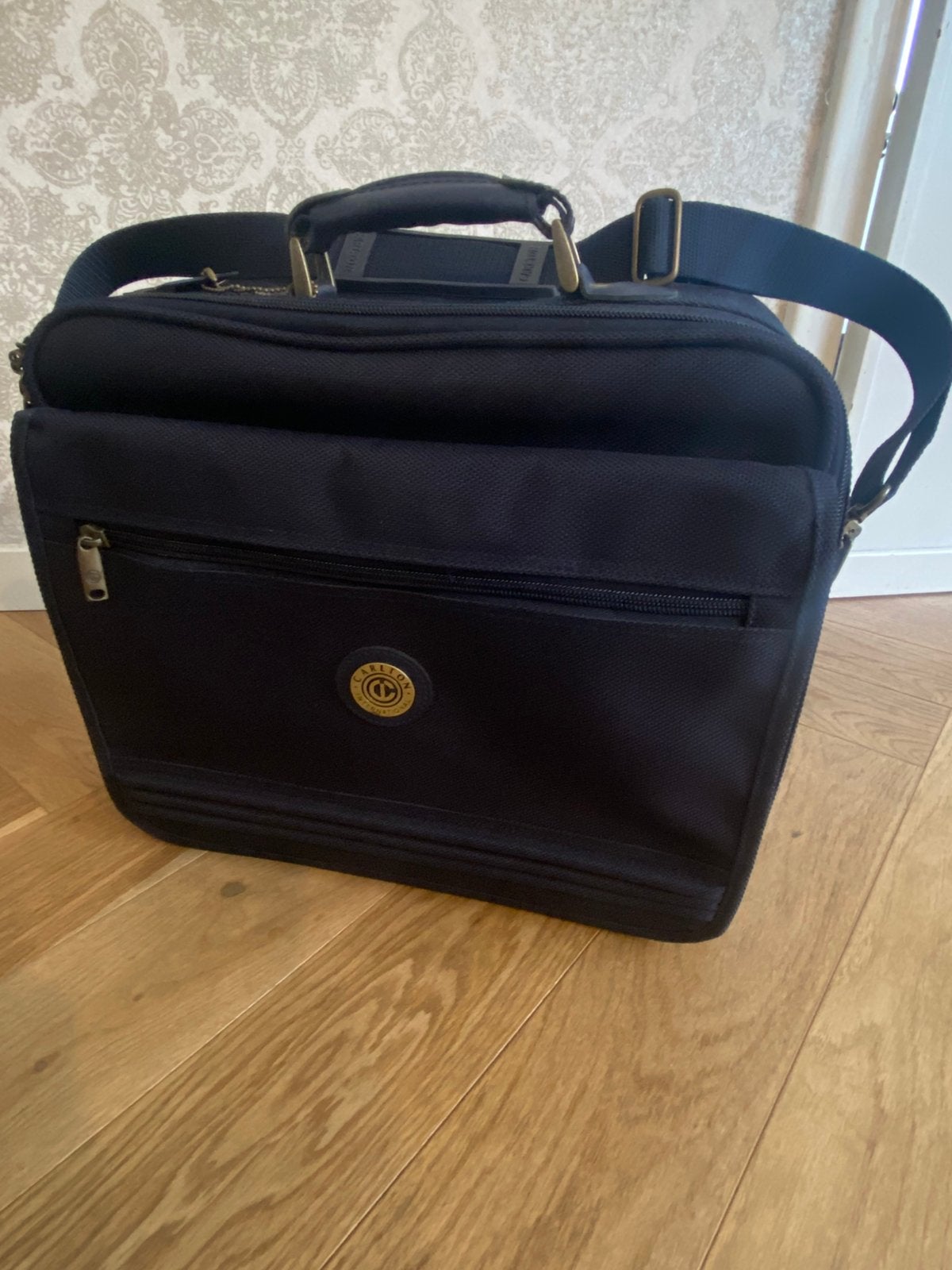 Merk Carlton bag -valais, Ophalen, Hard kunststof, Minder dan 50 cm, Zo goed als nieuw