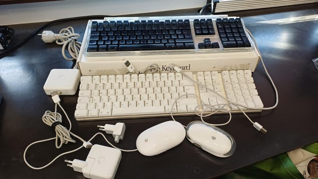 Claviers, souris et bloc d'alimentation APPLE MAC, Enlèvement, Azerty