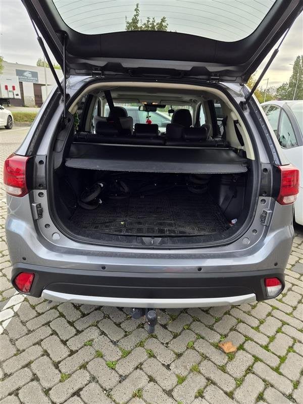Mooie praktische full Option automaat Mitsubishi Outlander, Auto's, Automaat, Dealer onderhouden, 1650 kg, 7 zetels