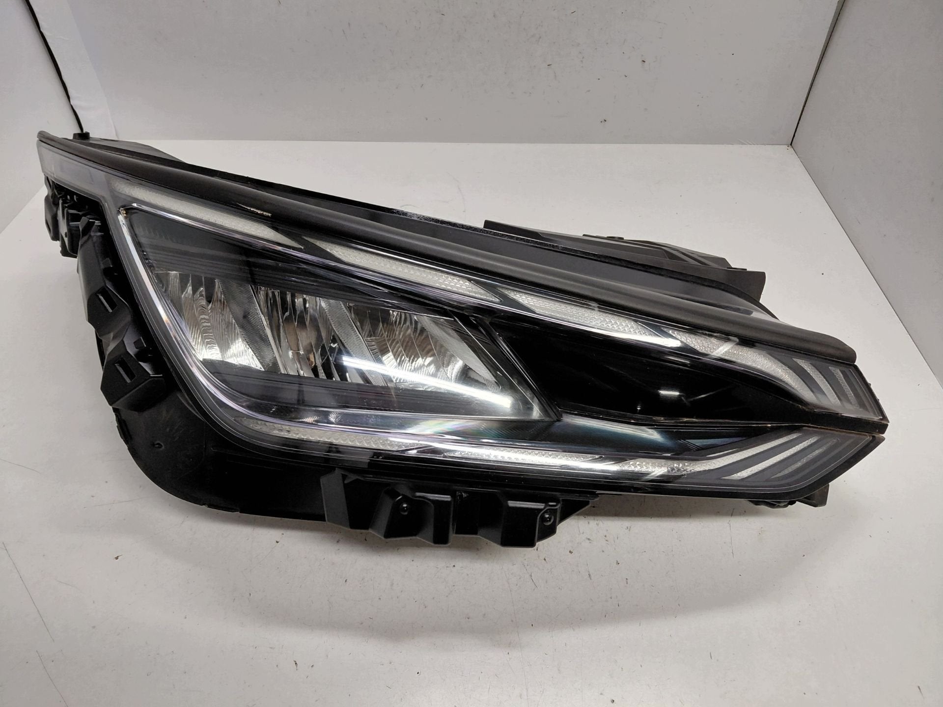 KIA EV6 Koplamp Rechts KIA, Auto-onderdelen, Heolleung-ro 12
06797  Seoul, Info@kia.com, Kia Corporation, Gebruikt