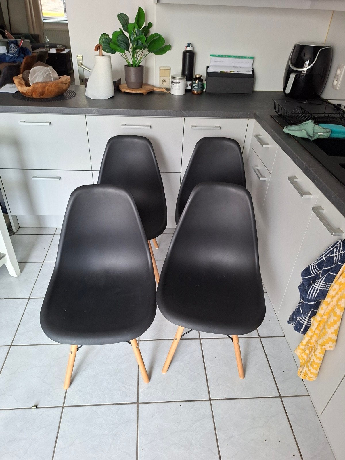 4 zwarte eetkamerstoelen, Huis en Inrichting, Stoelen, Ophalen