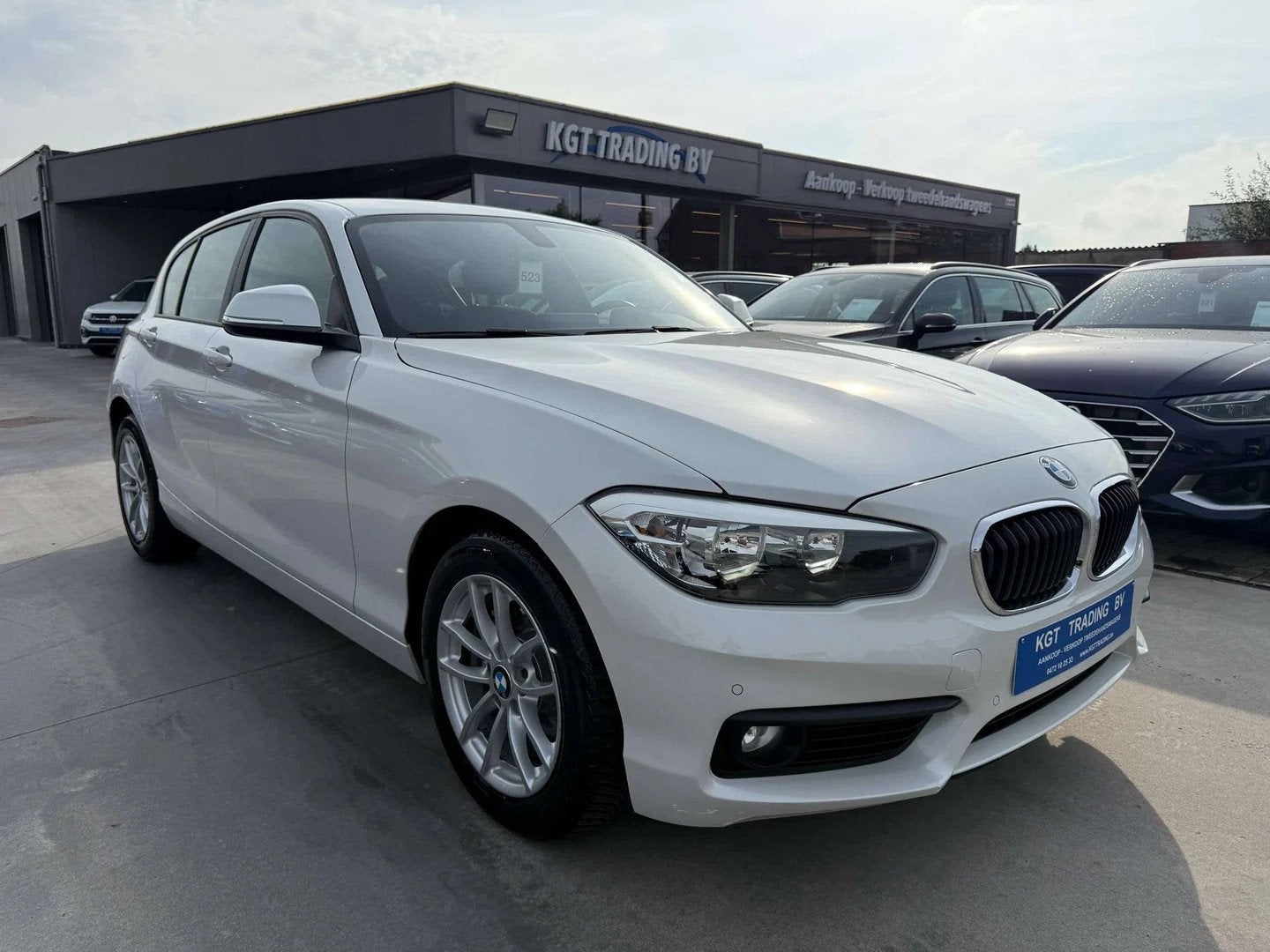 BMW 1 Serie 116 i 109PK 5-DEURS NAVIGATIE PDC V+A BLUETOTOH, Gebruikt, Wit, 5 deurs, 3 cilinders