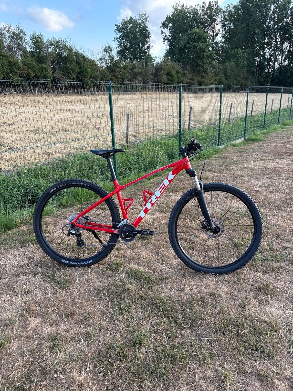 MTB Trek Marlin 5 Rood maat Medium-Large, Fietsen en Brommers, Fietsen | Crossfietsen en BMX, Gebruikt, 24 inch of meer, Aluminium