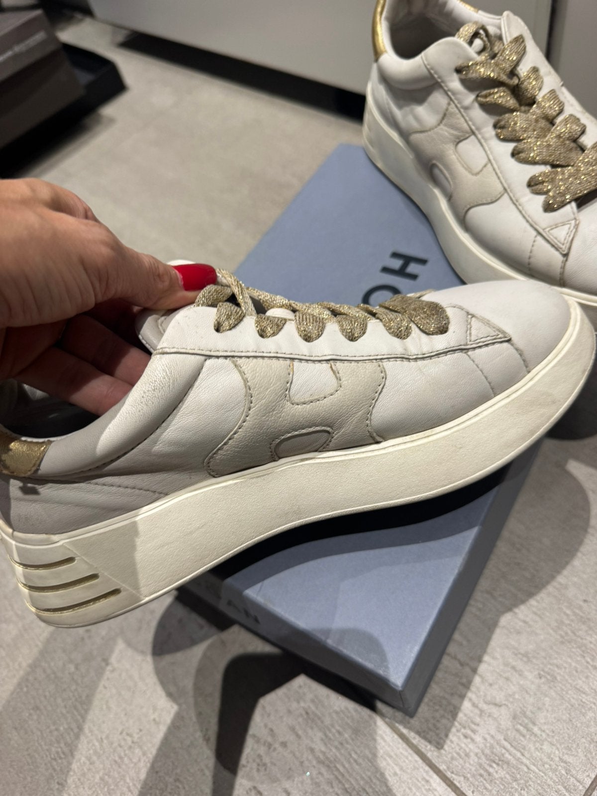 Hogan pointure 39 beige et dore, Enlèvement ou Envoi, Beige, Sneakers et Baskets, Porté