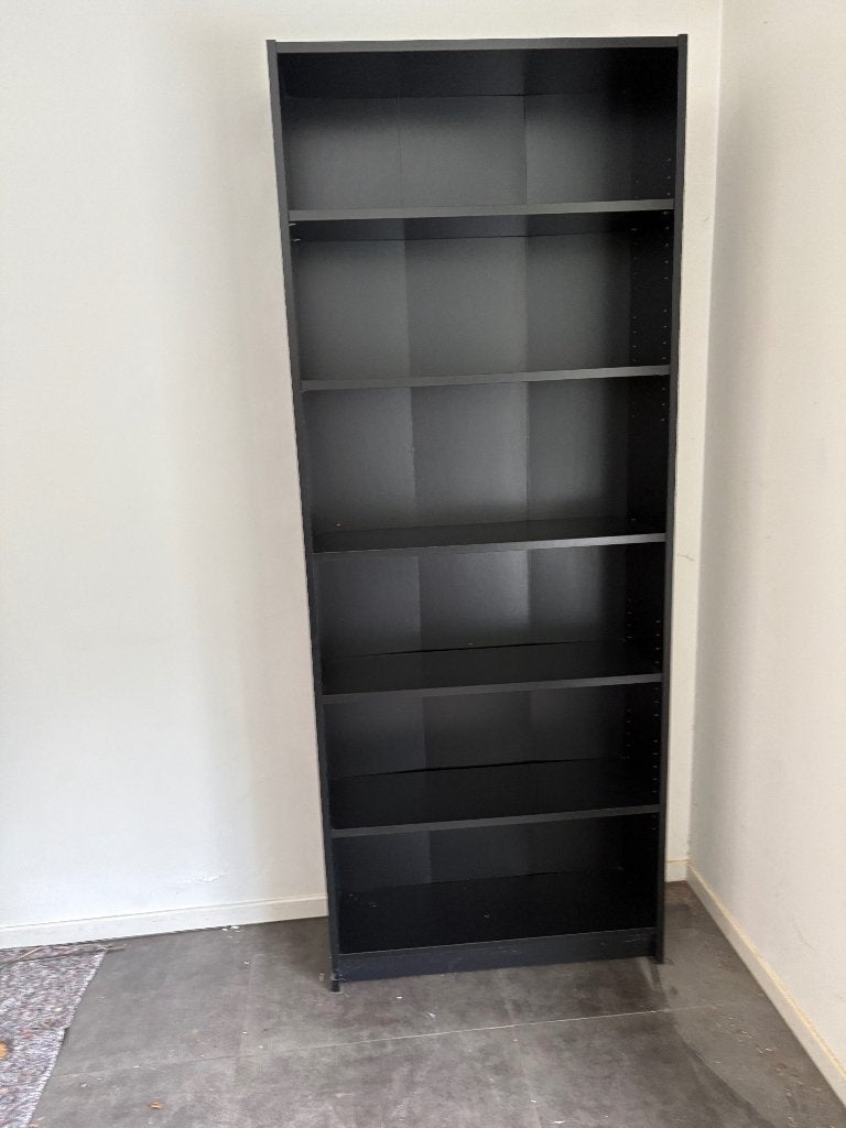 Zwarte kast met schabben, Ophalen, 5 laden of meer, 150 tot 200 cm, 25 tot 50 cm