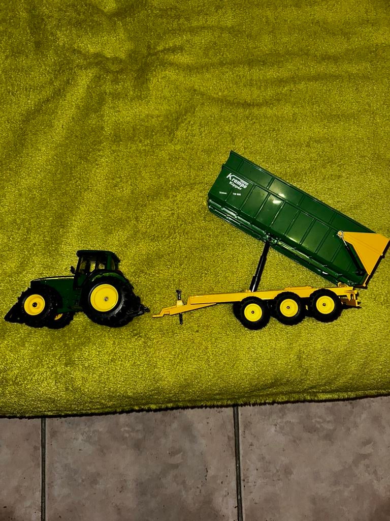 Metalen tractor en 3 ass aanwagen frame ook metaal, Enlèvement, Comme neuf