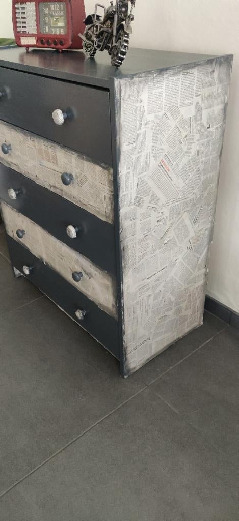 Commode, Enlèvement, Noir