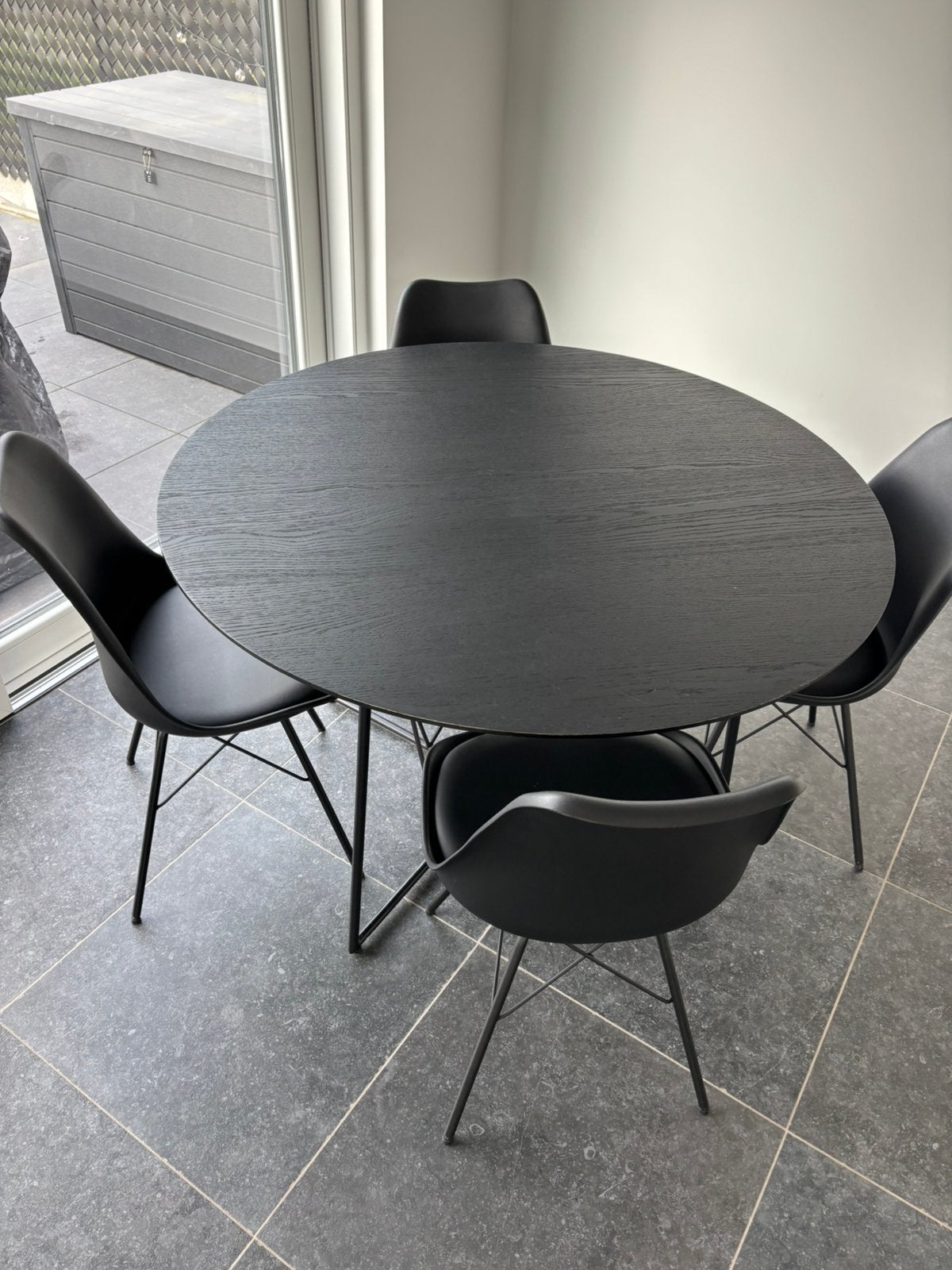 Zwarte ronde eiken eettafel te koop, Huis en Inrichting, Ophalen, Gebruikt