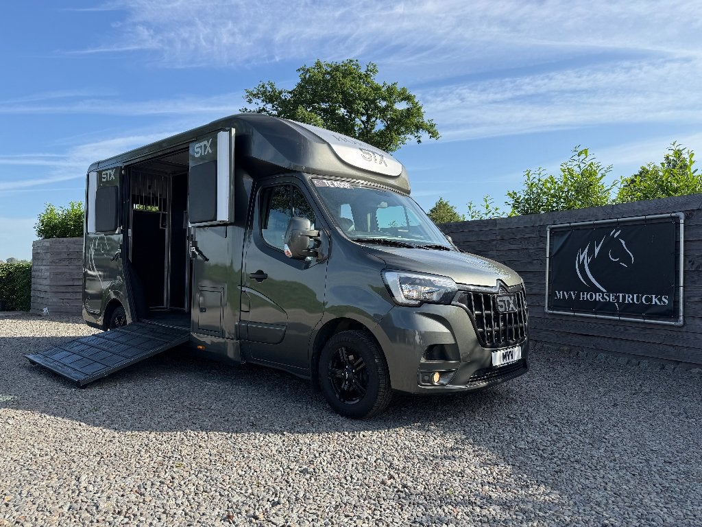 RENAULT | HORSETRUCK | 2023 | STX | STALLION 5XL | 69d KM, Ophalen, Zo goed als nieuw, Overige materialen, Overige typen
