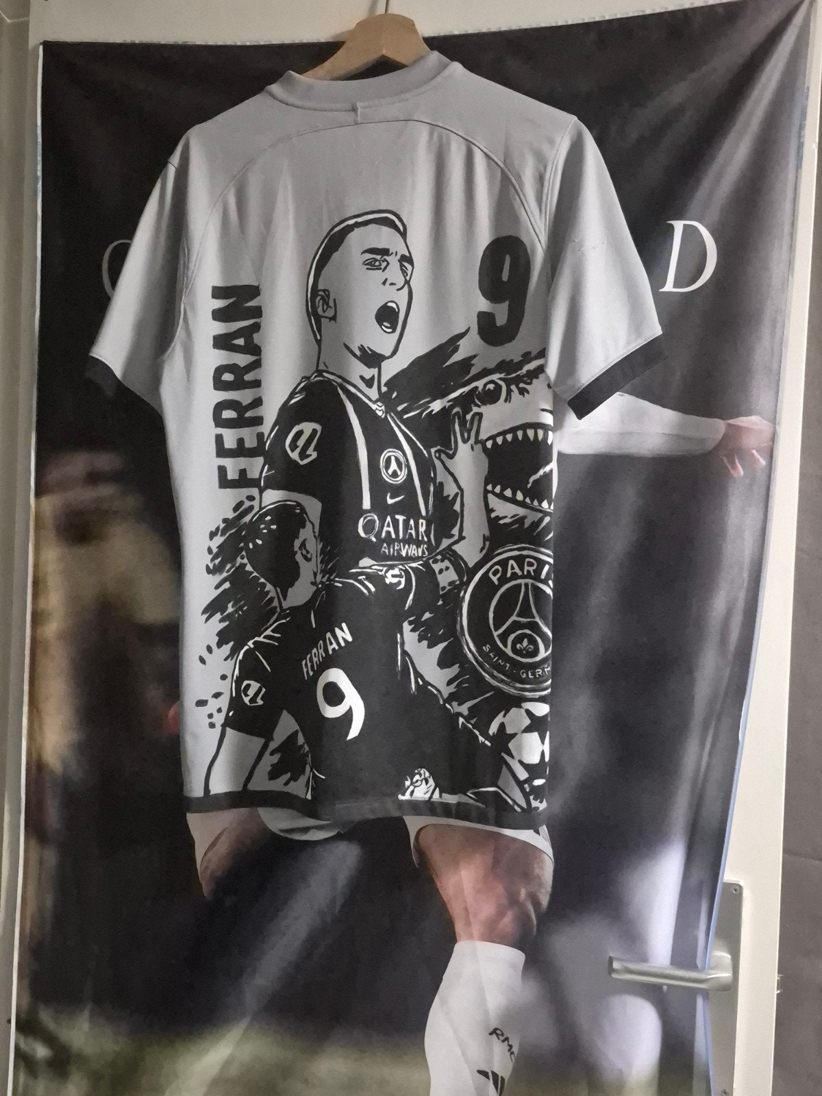1-of-1 Hand-Painted PSG 'Ferran Torres' Shirt, Maat L, Ophalen, Zo goed als nieuw, Shirt