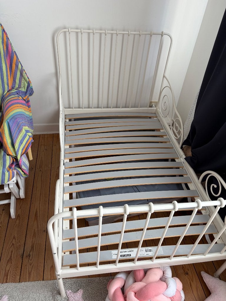 Lit évolutif IKEA MINNEN en métal + matelas, Enfants & Bébés, Chambre d'enfant | Lits, Enlèvement, Utilisé, Matelas
