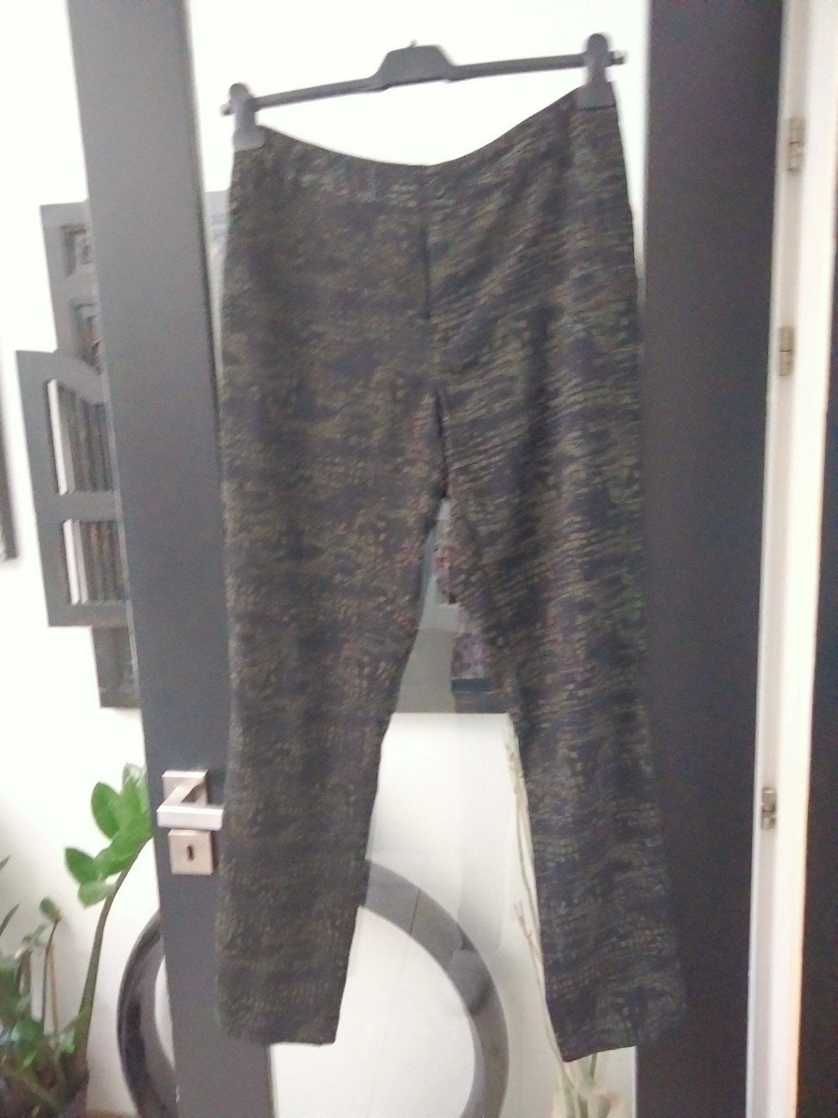 Zwart/groene broek.Xandres maat 40.Nieuwstaat., Kleding | Dames, Ophalen of Verzenden, Maat 38/40 (M), Zwart