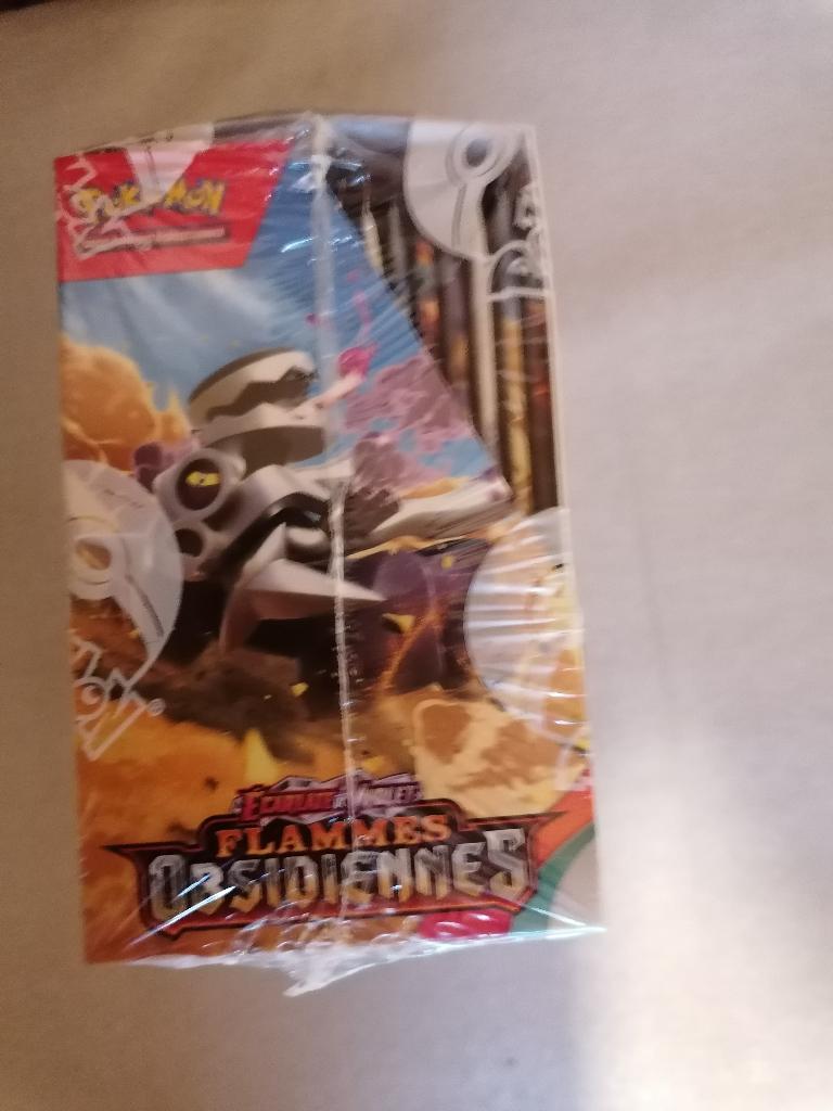 Display pokemon flammes obsidiennes, Hobby & Loisirs créatifs, Jeux de cartes à collectionner | Pokémon, Enlèvement, Neuf