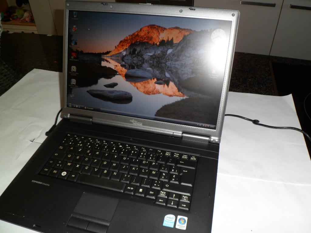 FUJITSU SIEMENS ESPRIMO MOBILE,1.6GHz,110GB,Win Vista, V5535, Enlèvement ou Envoi