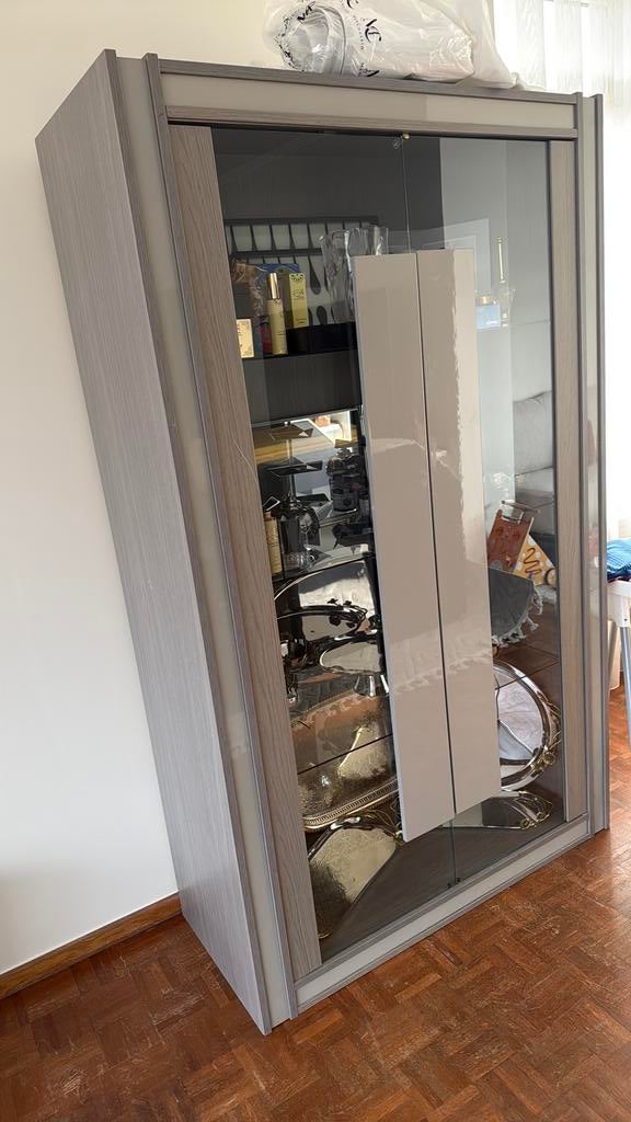 Vitrine, Enlèvement, Comme neuf