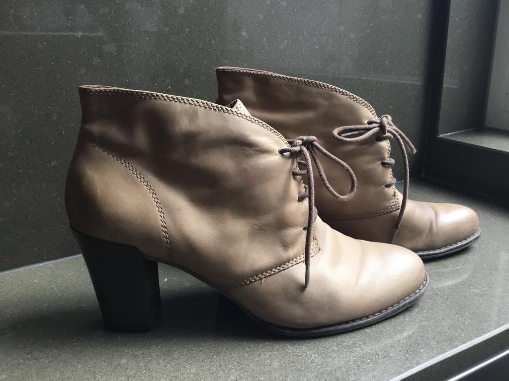 Lederen veterschoenen met hak, maat 41, Beige, Ophalen of Verzenden, Schoenen met hoge hakken, Gedragen
