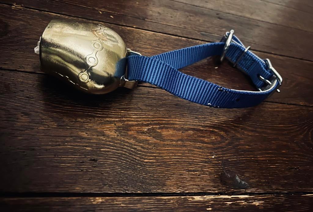 Collier avec cloche pour mouton, Animaux & Accessoires, Box & Pâturages, Pâturage