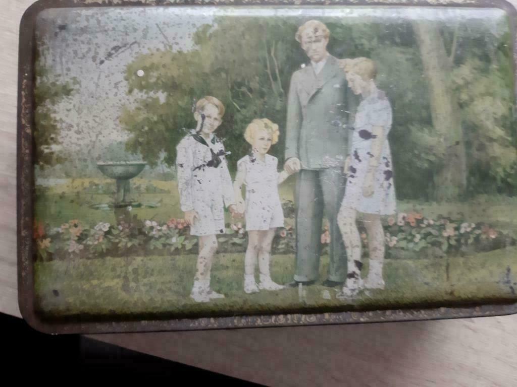 Koning Leopold III met zijn 3 kinderen / hoogte doos 6 cm, Verzamelen, Ophalen of Verzenden, Gebruikt, Overige typen