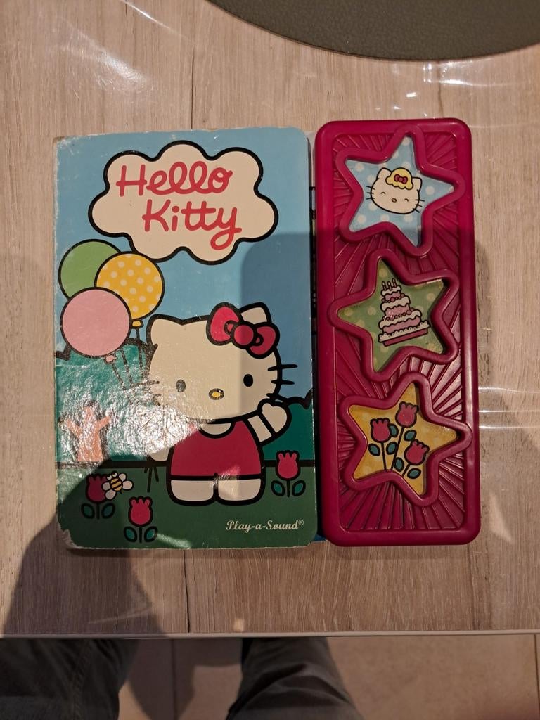 Hello kitty, Ophalen of Verzenden, Gelezen, Uitklap-, Voel- of Ontdekboek, 1 tot 2 jaar