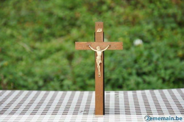 crucifix de dessus de porte