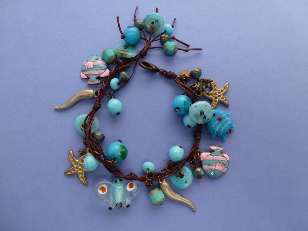 armband met bedeltjes zeester , vlinder , visje , ...., Overige materialen, Overige kleuren, Ophalen of Verzenden, Zo goed als nieuw