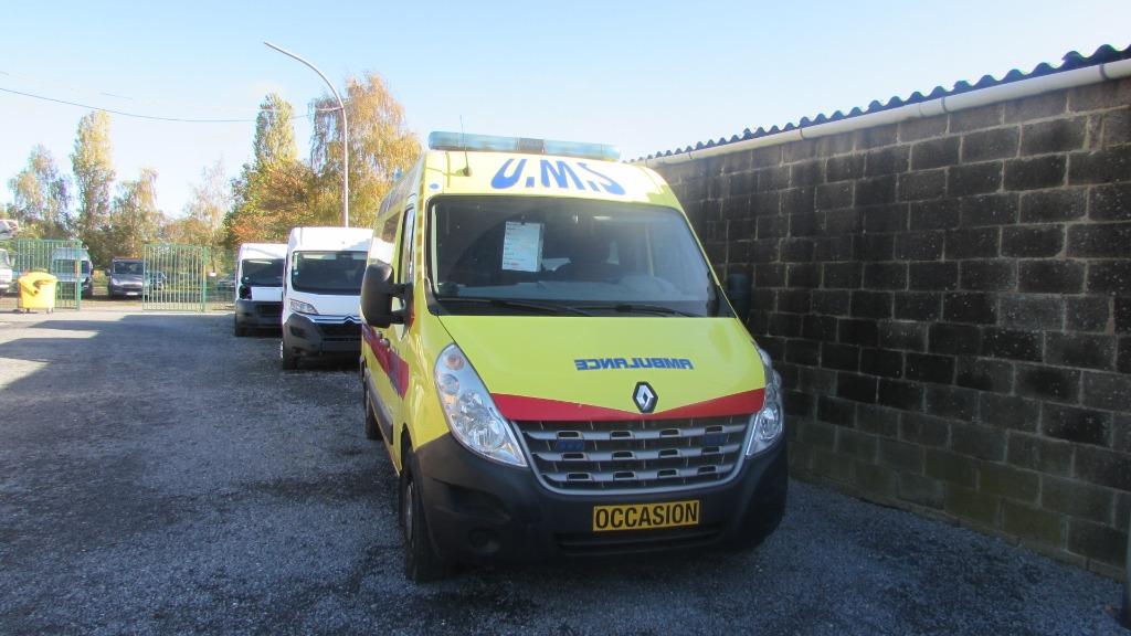RENAULT MASTER AMBULANCE ANNEE 2012.EURO5. 5850€, Auto's, Voorwielaandrijving, Euro 5, Stof, 4 cilinders