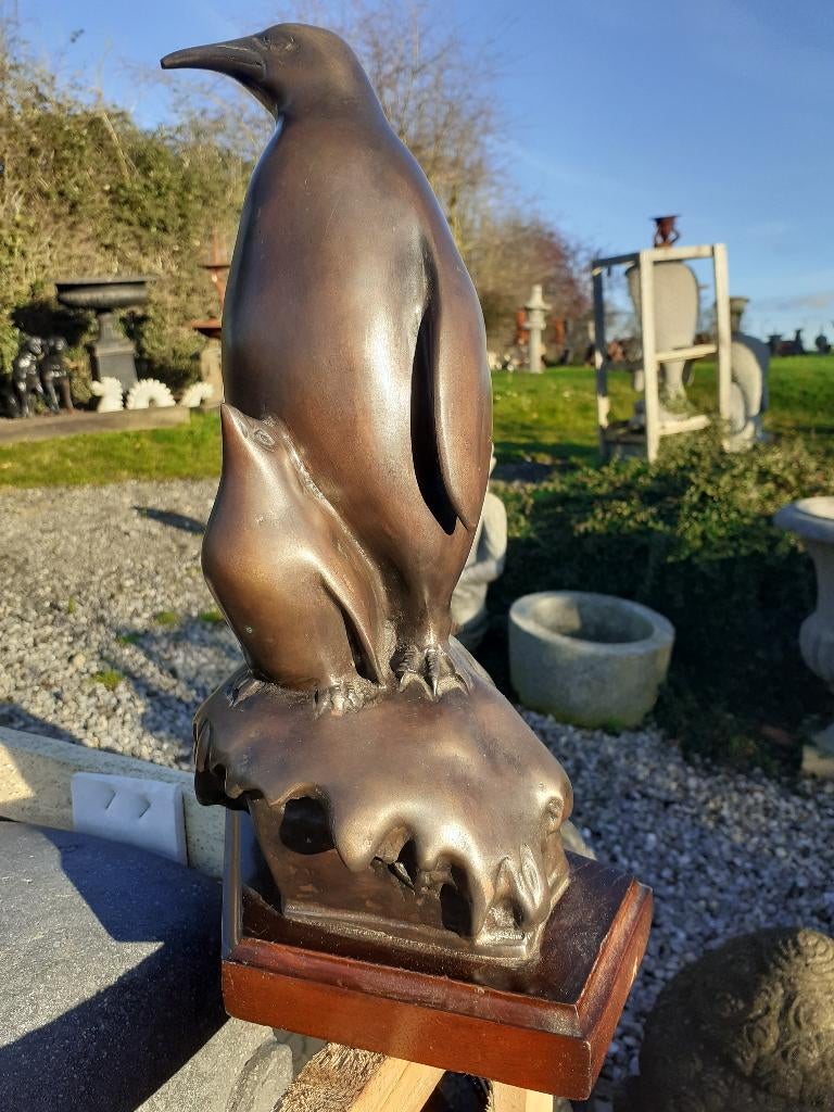 BRONS GESIGNEERD OP EEN SOKKEL (de pinguïn en zijn welp)., Antiek en Kunst, Ophalen of Verzenden, Brons