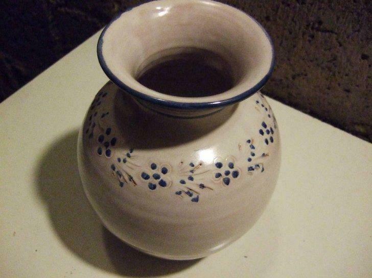 vaas in aardewerk (grijs met blauwe motiefjes, Antiek en Kunst