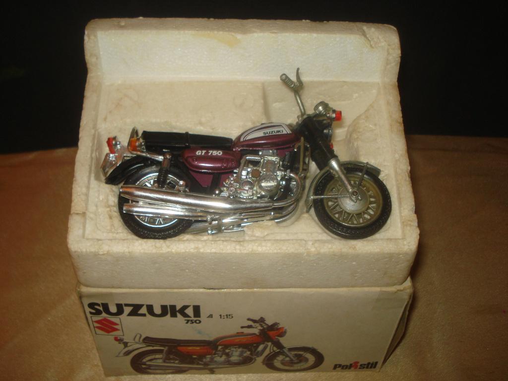 POLISTIL Ancienne Suzuki 750 GT en Boîte d'Origine Ech. 1/15, Hobby & Loisirs créatifs, Voitures miniatures | Échelles Autre, Utilisé