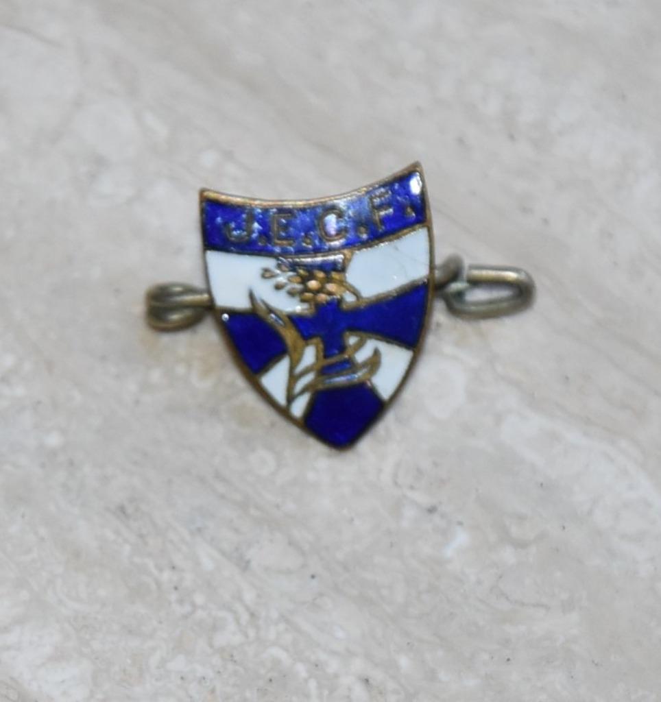 speldje  J. E. C. F., Verzamelen, Ophalen of Verzenden, Gebruikt, Overige onderwerpen, Speldje of Pin