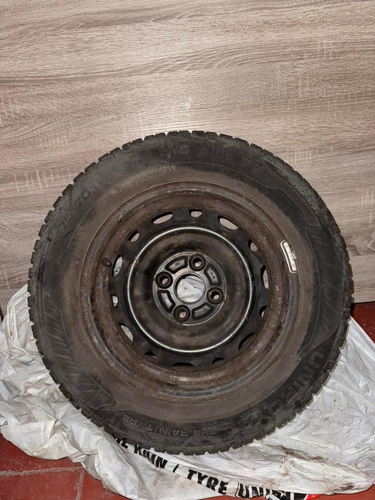 Pneus hiver neuf avec jantes taille 175/70 R14, Autos : Pièces & Accessoires, Pneus & Jantes, Neuf, 14 pouces, Pneus et Jantes