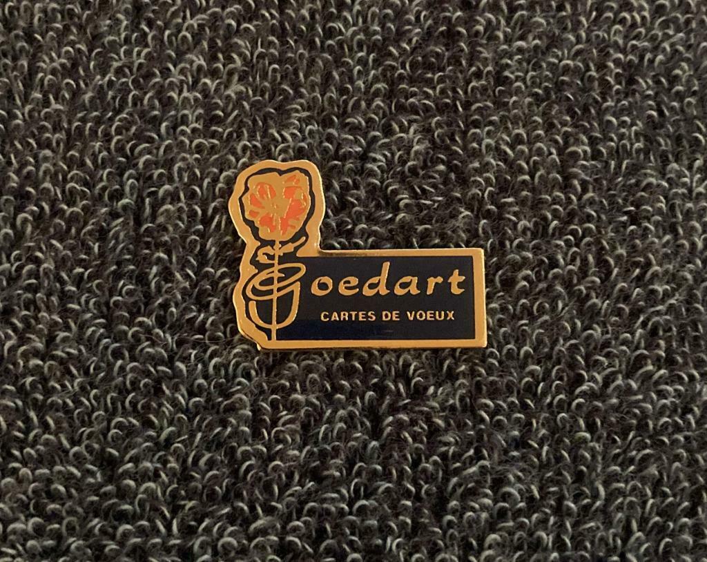 PIN - GOEDART - CARTES DE VOEUX, Collections, Envoi, Comme neuf, Marque, Insigne ou Pin's